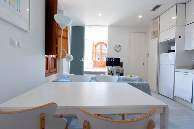 Penthouse de 2 chambres à louer à El Mercat, Valence ville - 1 800 € (Ref: 8609403)