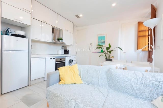 Penthouse de 2 chambres à louer à El Mercat, Valence ville - 1 800 € (Ref: 8609403)