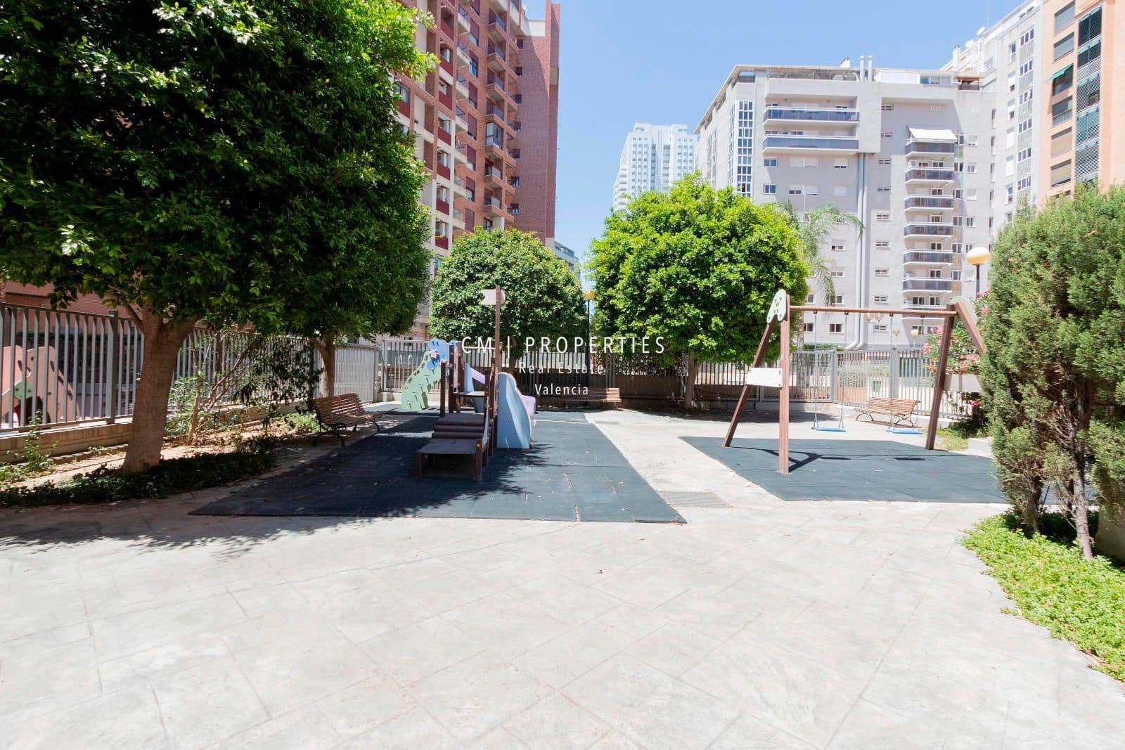 4 bedroom Flat for rent in Valencia city with garage - € 2,500 (Ref: 8617840)