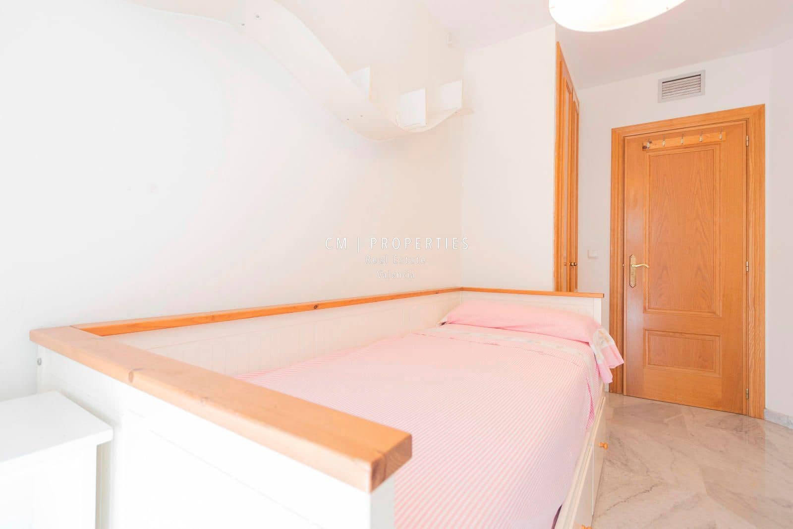 4 bedroom Flat for rent in Valencia city with garage - € 2,500 (Ref: 8617840)