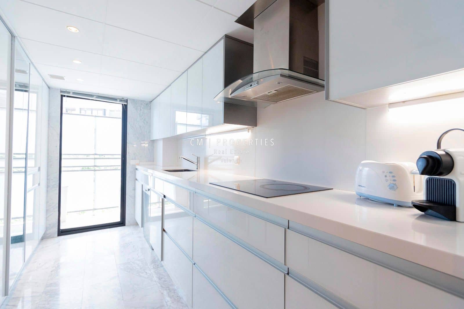 4 bedroom Flat for rent in Valencia city with garage - € 2,500 (Ref: 8617840)