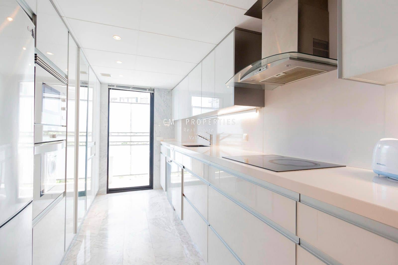 4 bedroom Flat for rent in Valencia city with garage - € 2,500 (Ref: 8617840)