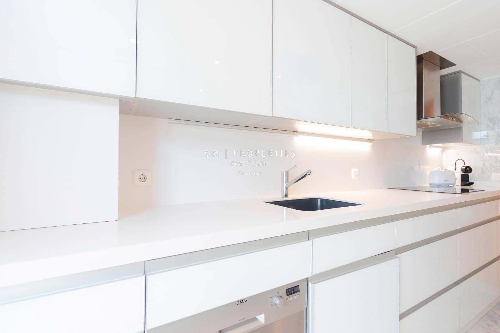 4 bedroom Flat for rent in Valencia city with garage - € 2,500 (Ref: 8617840)