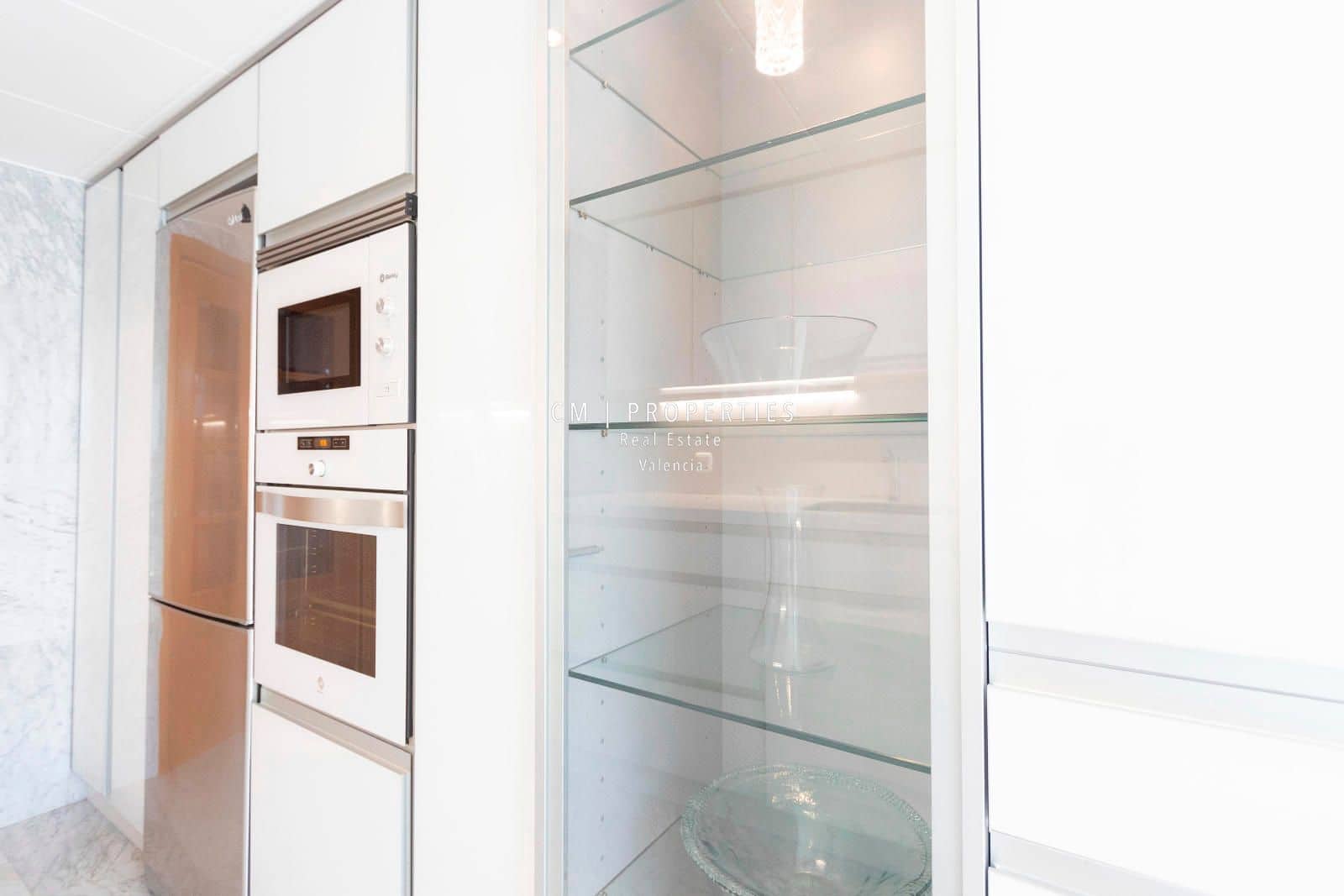 4 bedroom Flat for rent in Valencia city with garage - € 2,500 (Ref: 8617840)