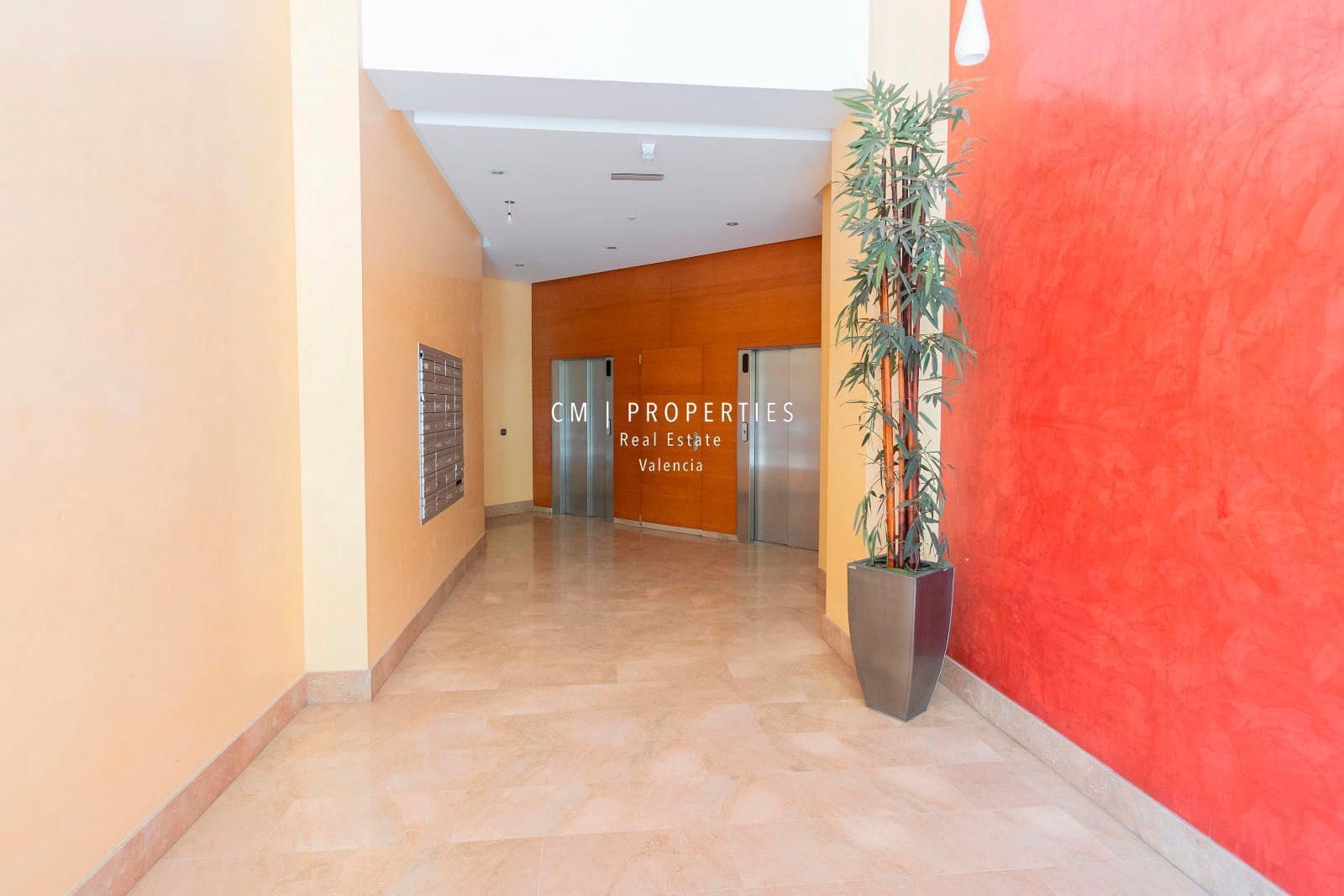 4 bedroom Flat for rent in Valencia city with garage - € 2,500 (Ref: 8617840)