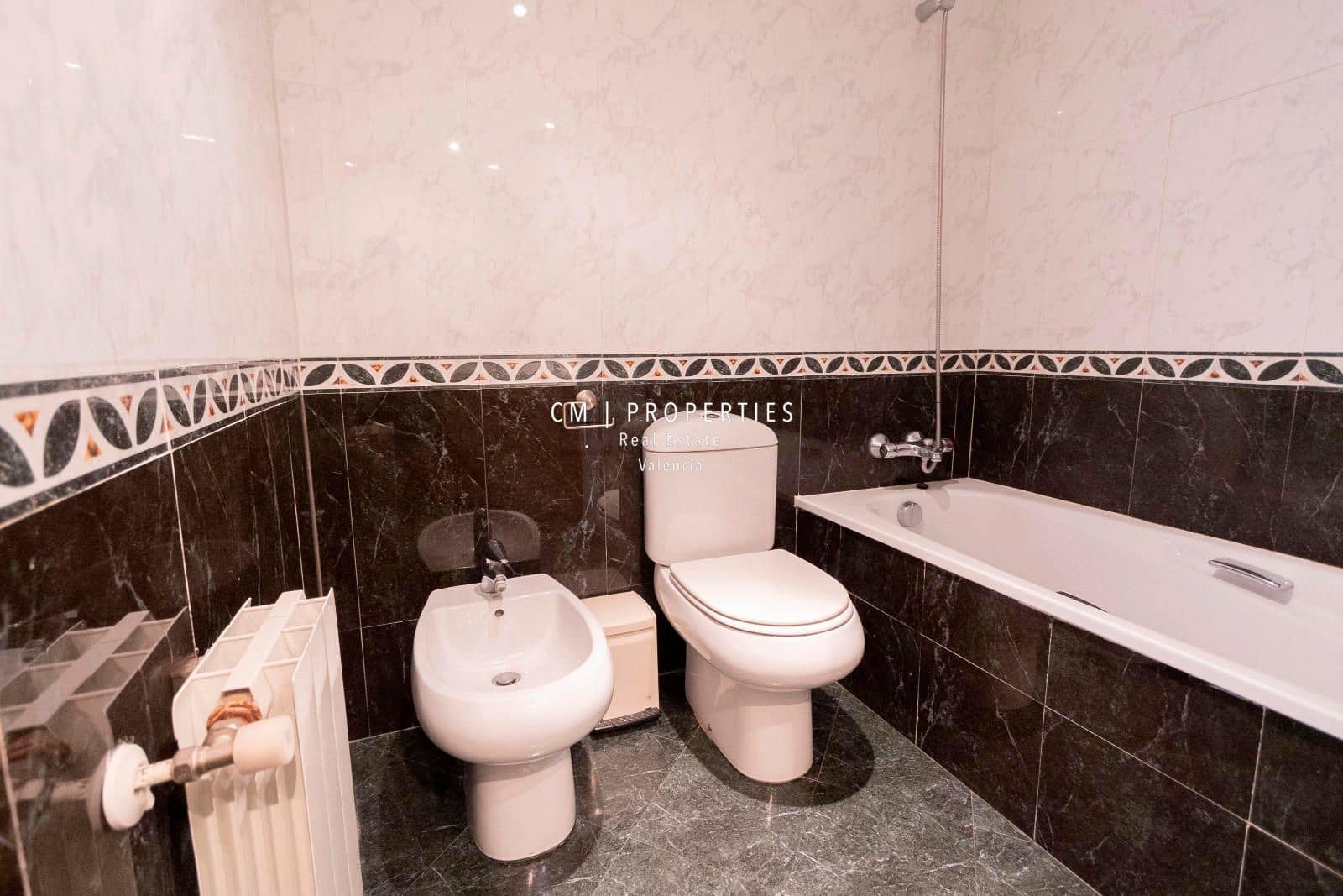 4 bedroom Flat for rent in Valencia city with garage - € 2,500 (Ref: 8617840)