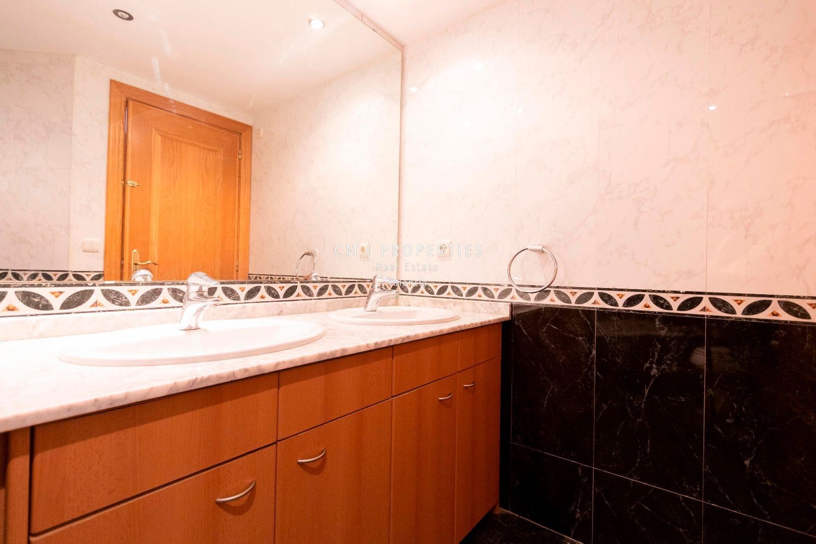 4 bedroom Flat for rent in Valencia city with garage - € 2,500 (Ref: 8617840)