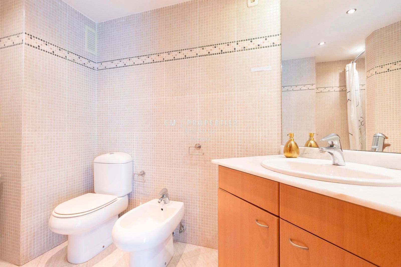 4 bedroom Flat for rent in Valencia city with garage - € 2,500 (Ref: 8617840)