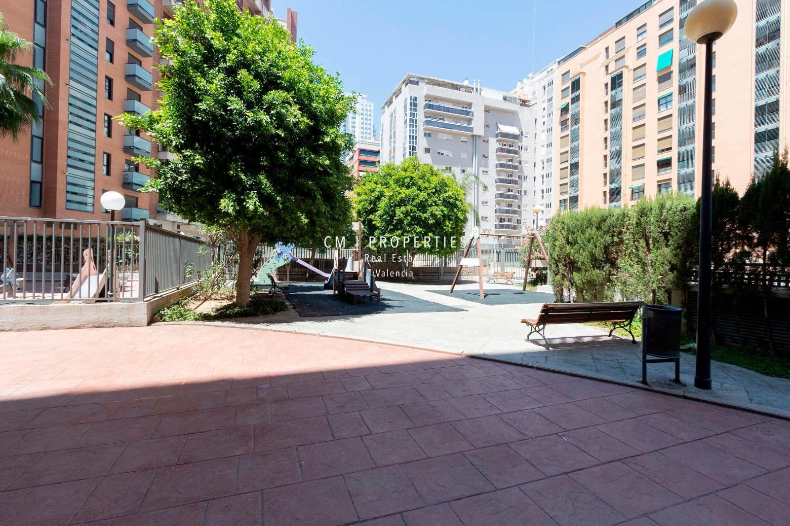 4 bedroom Flat for rent in Valencia city with garage - € 2,500 (Ref: 8617840)