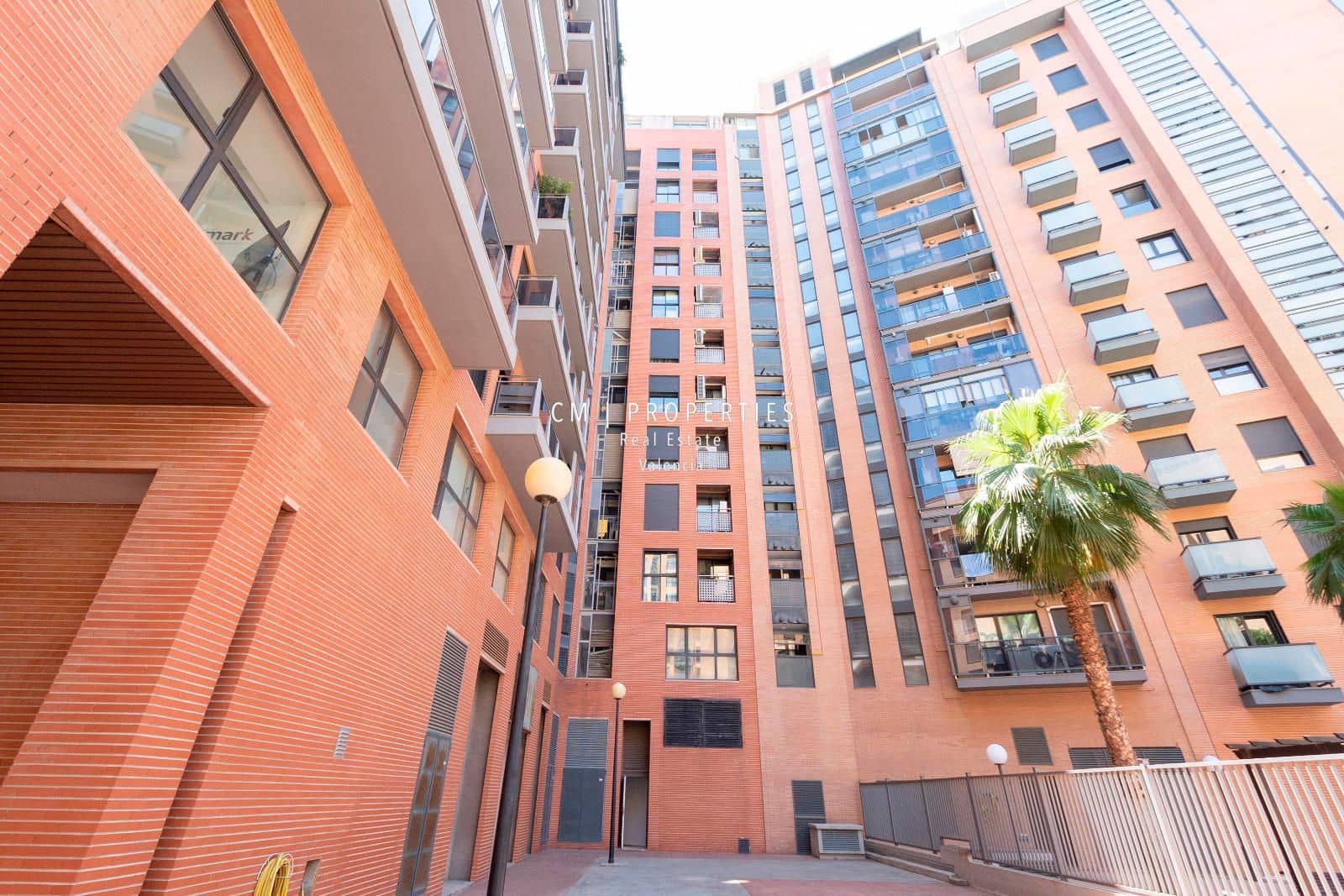 4 bedroom Flat for rent in Valencia city with garage - € 2,500 (Ref: 8617840)