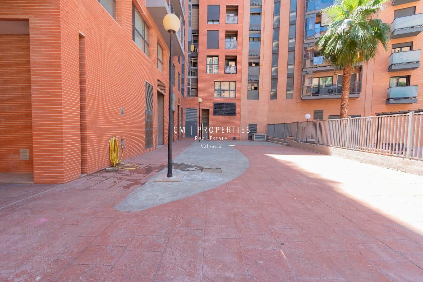 4 bedroom Flat for rent in Valencia city with garage - € 2,500 (Ref: 8617840)