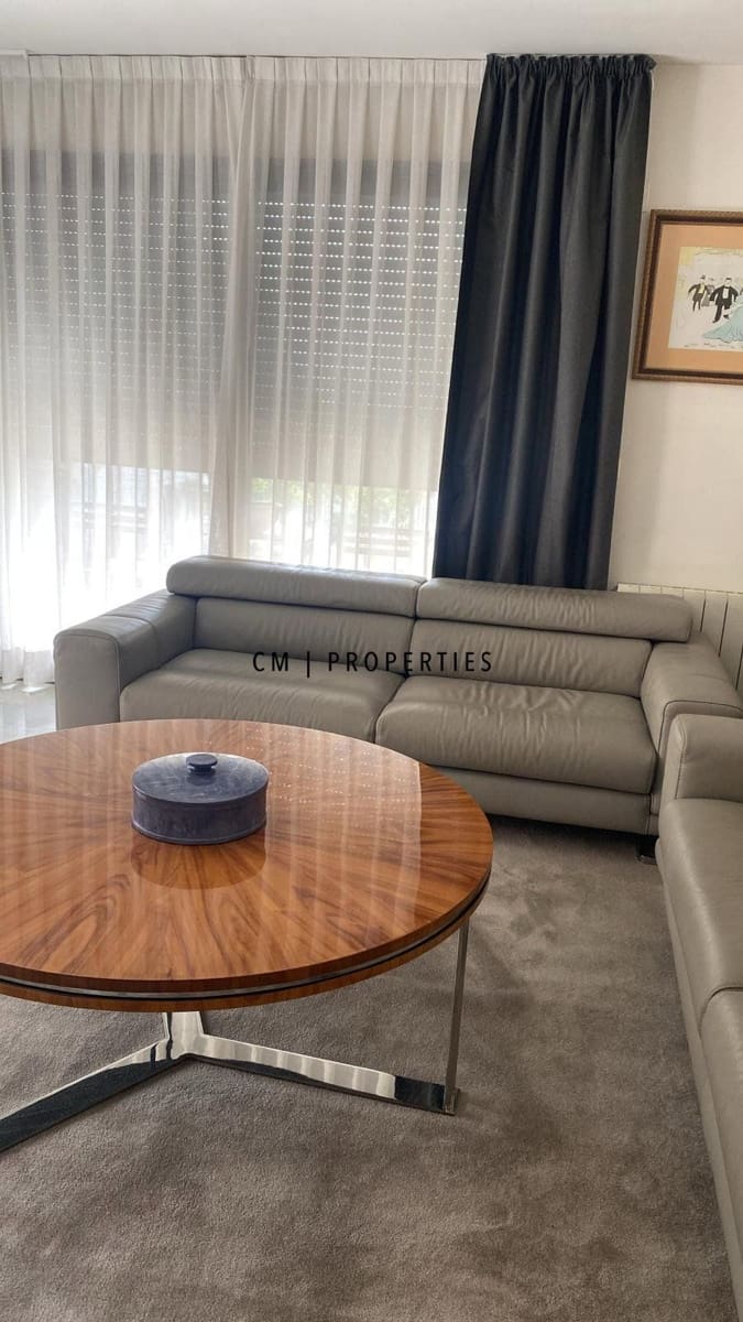 4 slaapkamer Flat te huur in Valencia stad met garage - € 2.500 (Ref: 8617840)