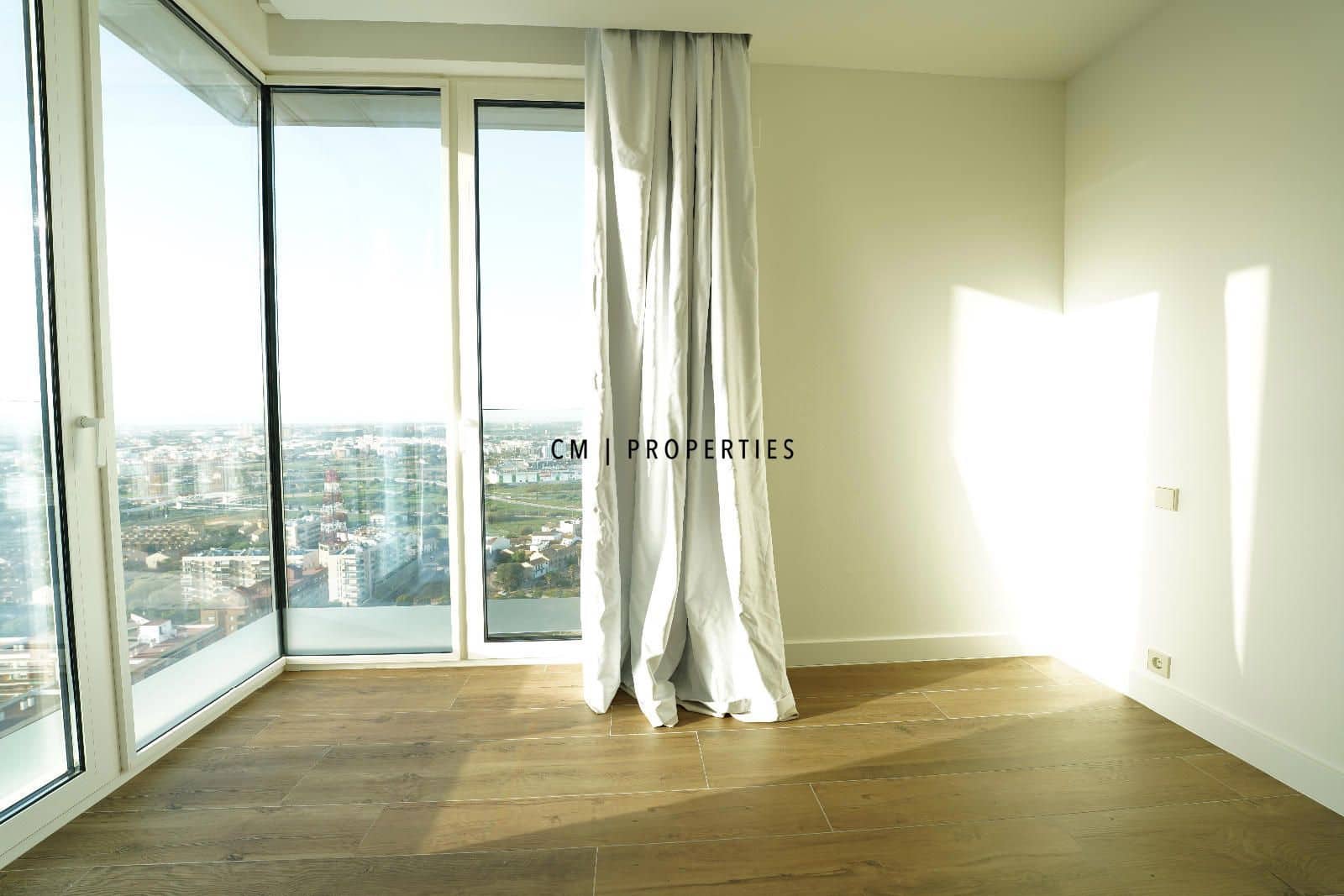 2 sovrum Lägenhet att hyra i Valencia stad med pool garage - 2 900 € (Ref: 8628242)