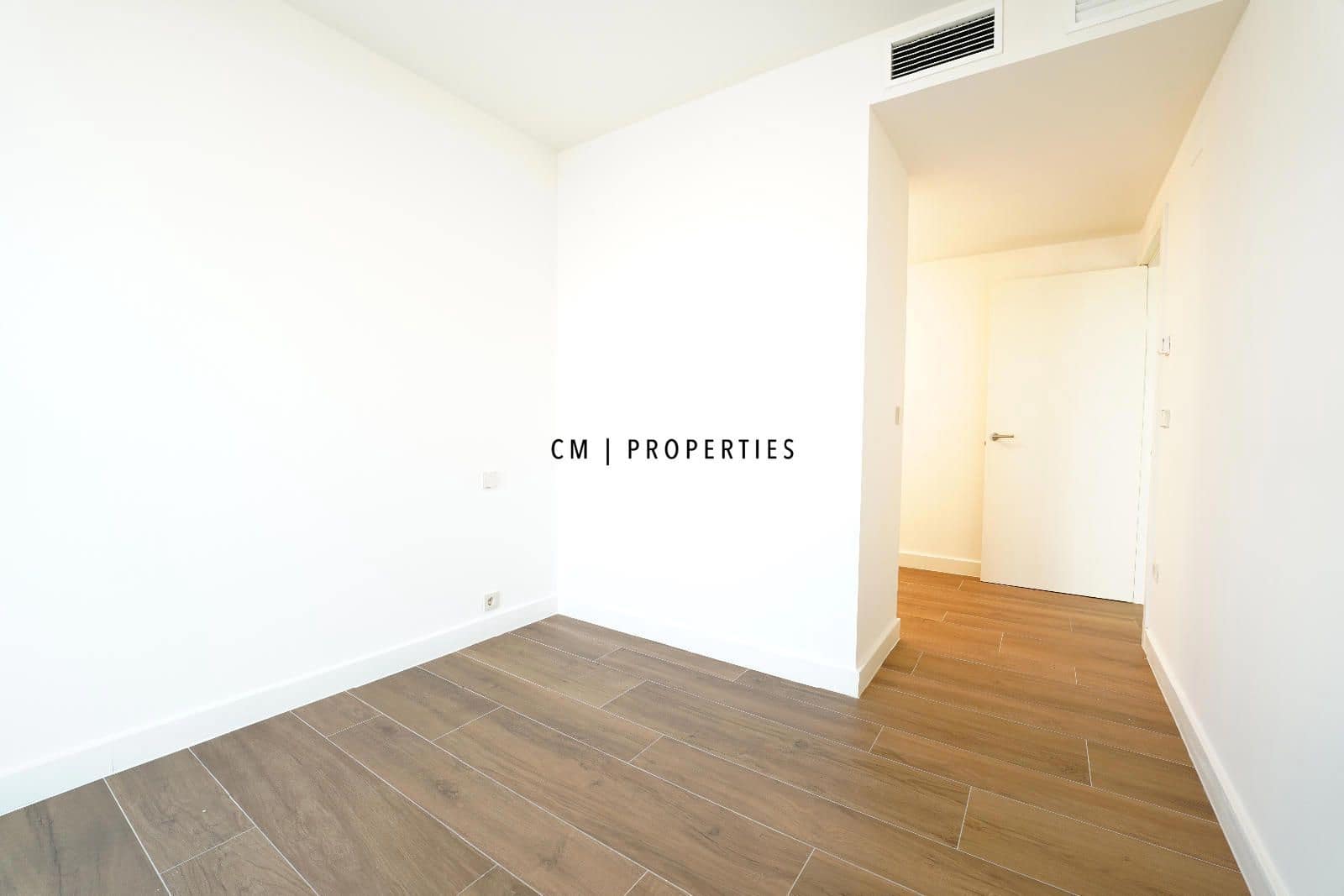 2 sovrum Lägenhet att hyra i Valencia stad med pool garage - 2 900 € (Ref: 8628242)