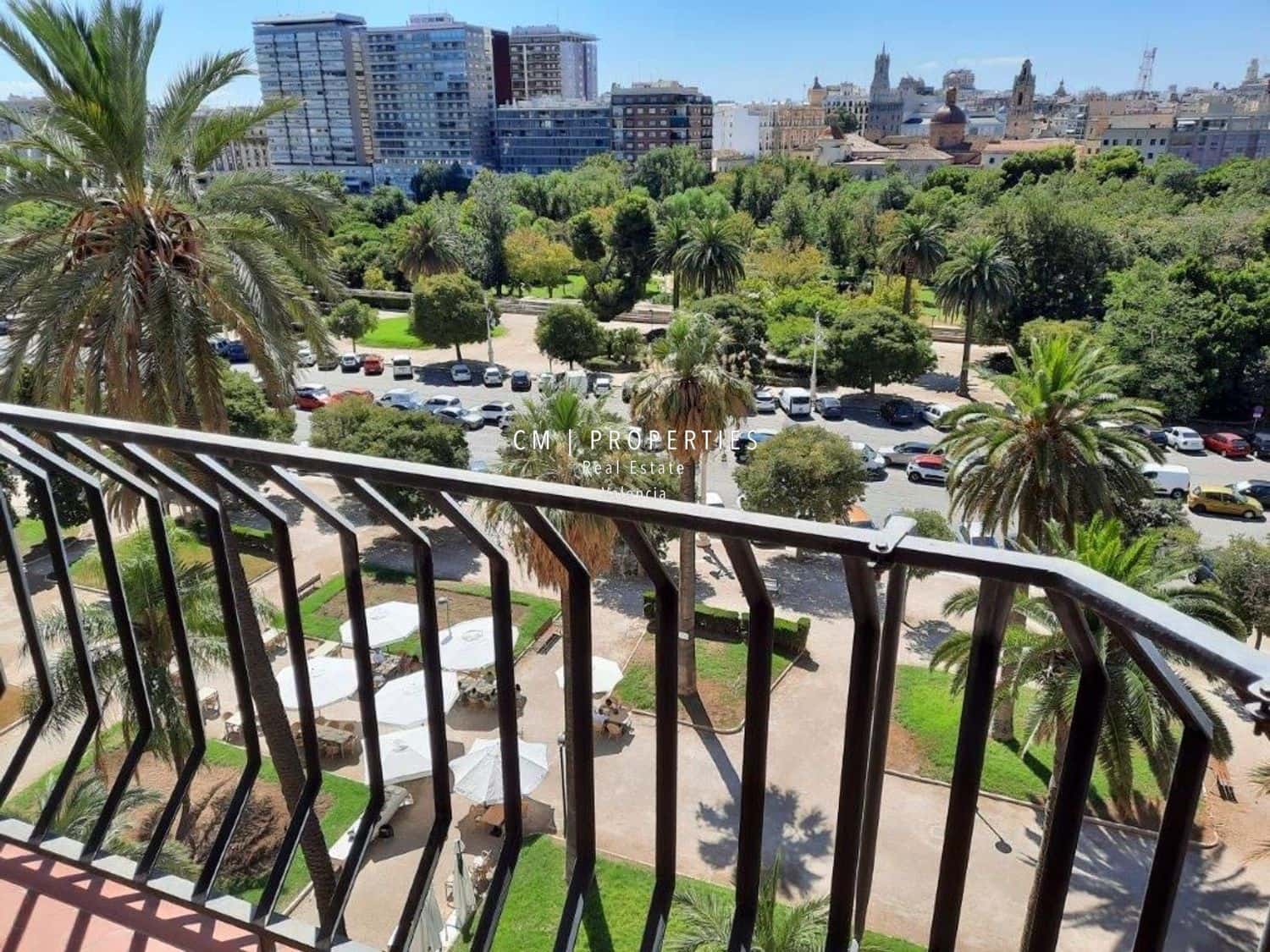 4 bedroom Flat for sale in Valencia city with pool - € 1,300,000 (Ref: 8637841)