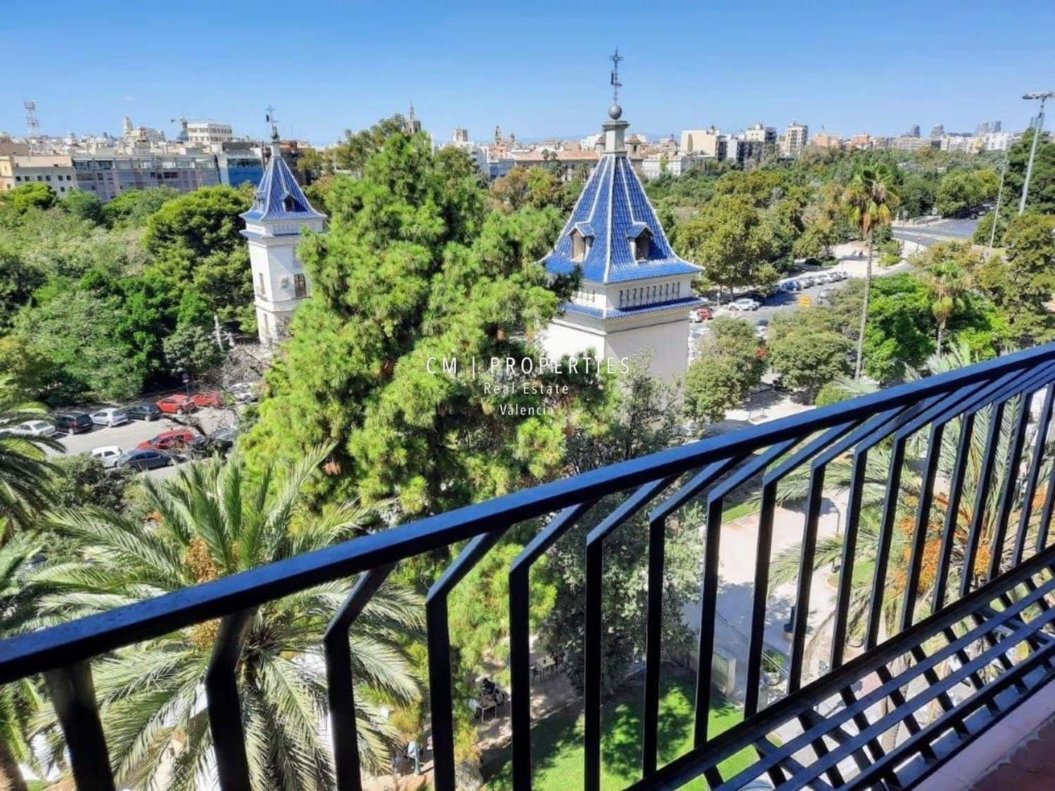 4 bedroom Flat for sale in Valencia city with pool - € 1,300,000 (Ref: 8637841)