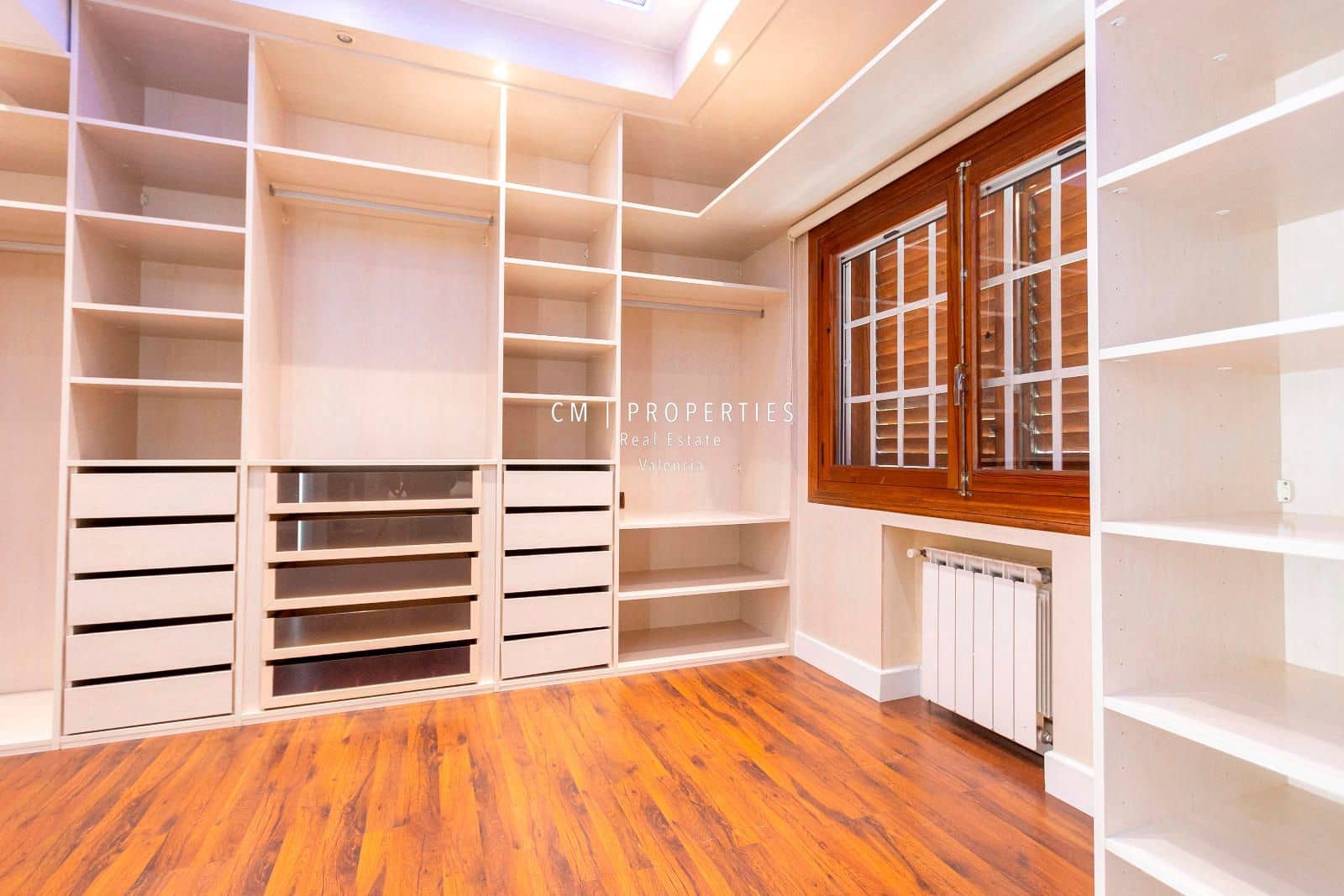 5 bedroom Villa for rent in Paterna with pool garage - € 4,000 (Ref: 8655919)