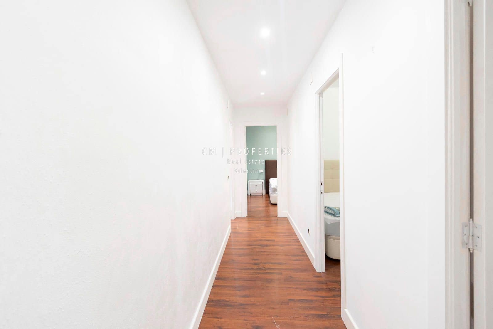 5 bedroom Villa for rent in Paterna with pool garage - € 4,000 (Ref: 8655919)