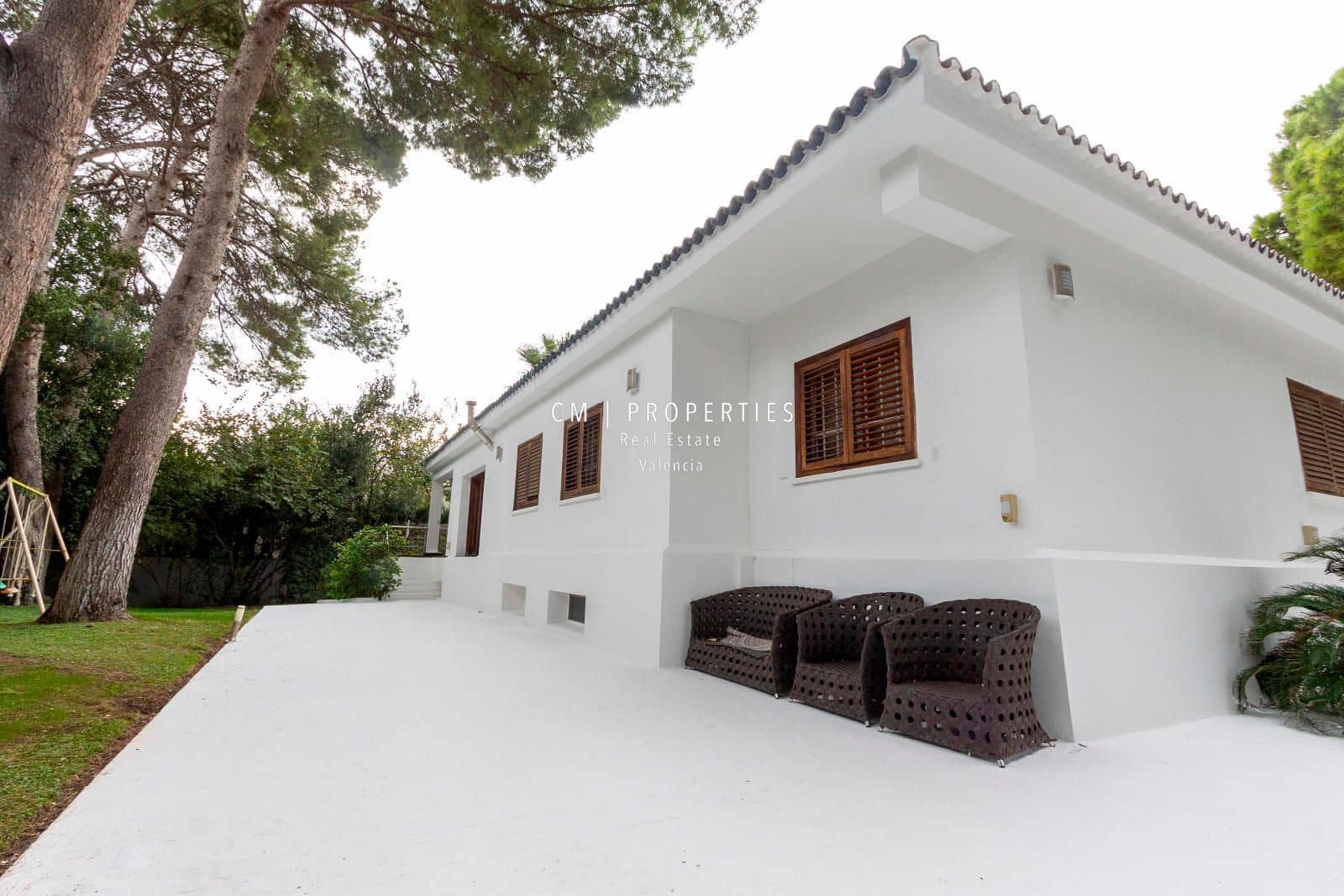 5 bedroom Villa for rent in Paterna with pool garage - € 4,000 (Ref: 8655919)