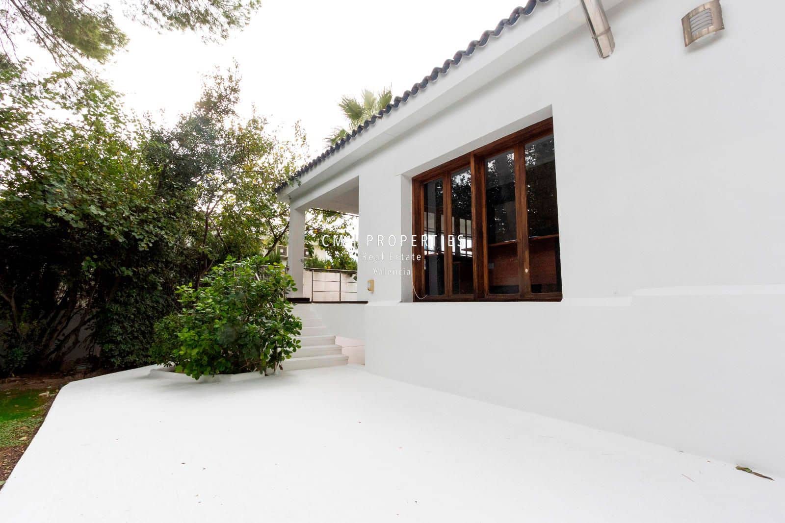 5 bedroom Villa for rent in Paterna with pool garage - € 4,000 (Ref: 8655919)