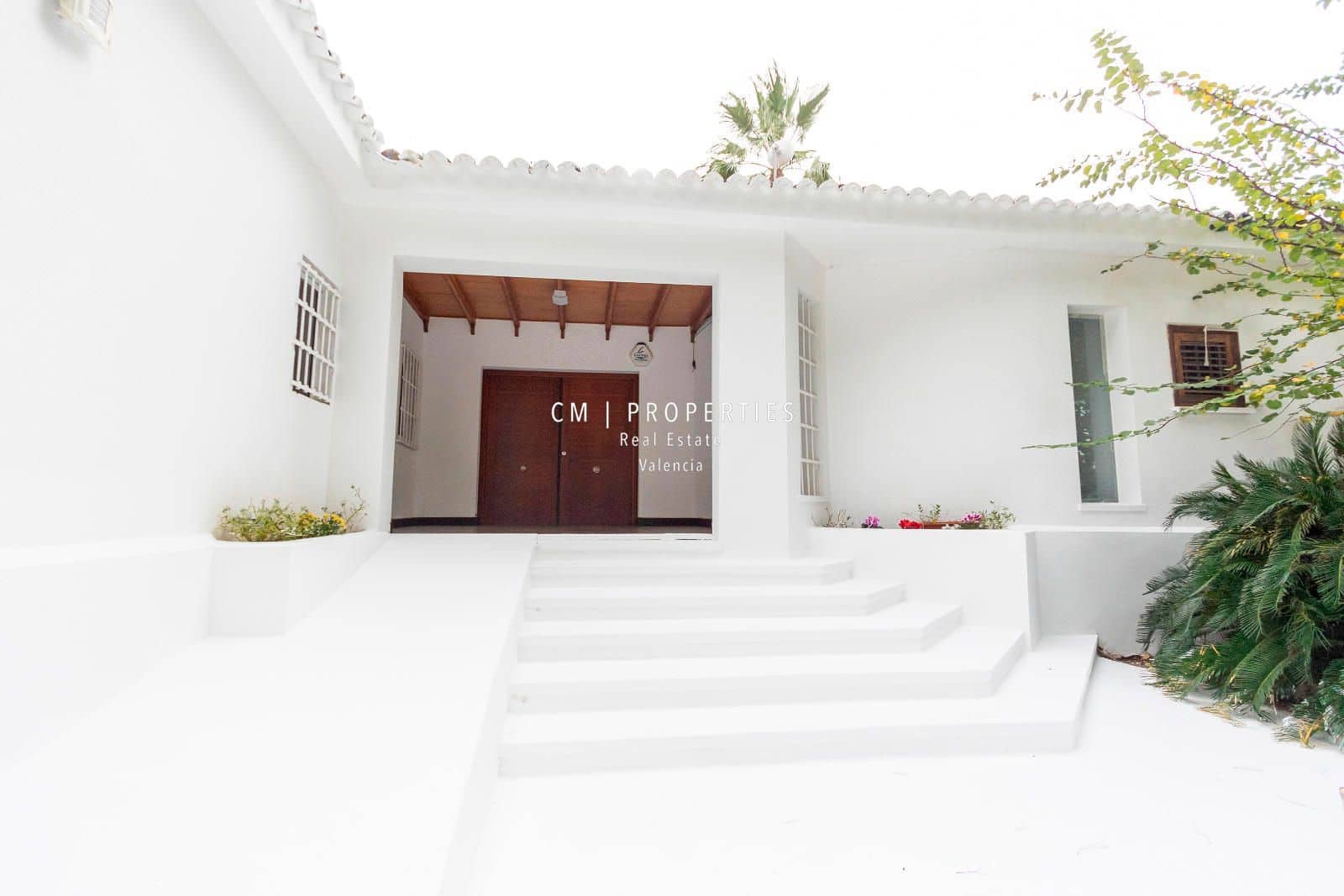 5 bedroom Villa for rent in Paterna with pool garage - € 4,000 (Ref: 8655919)