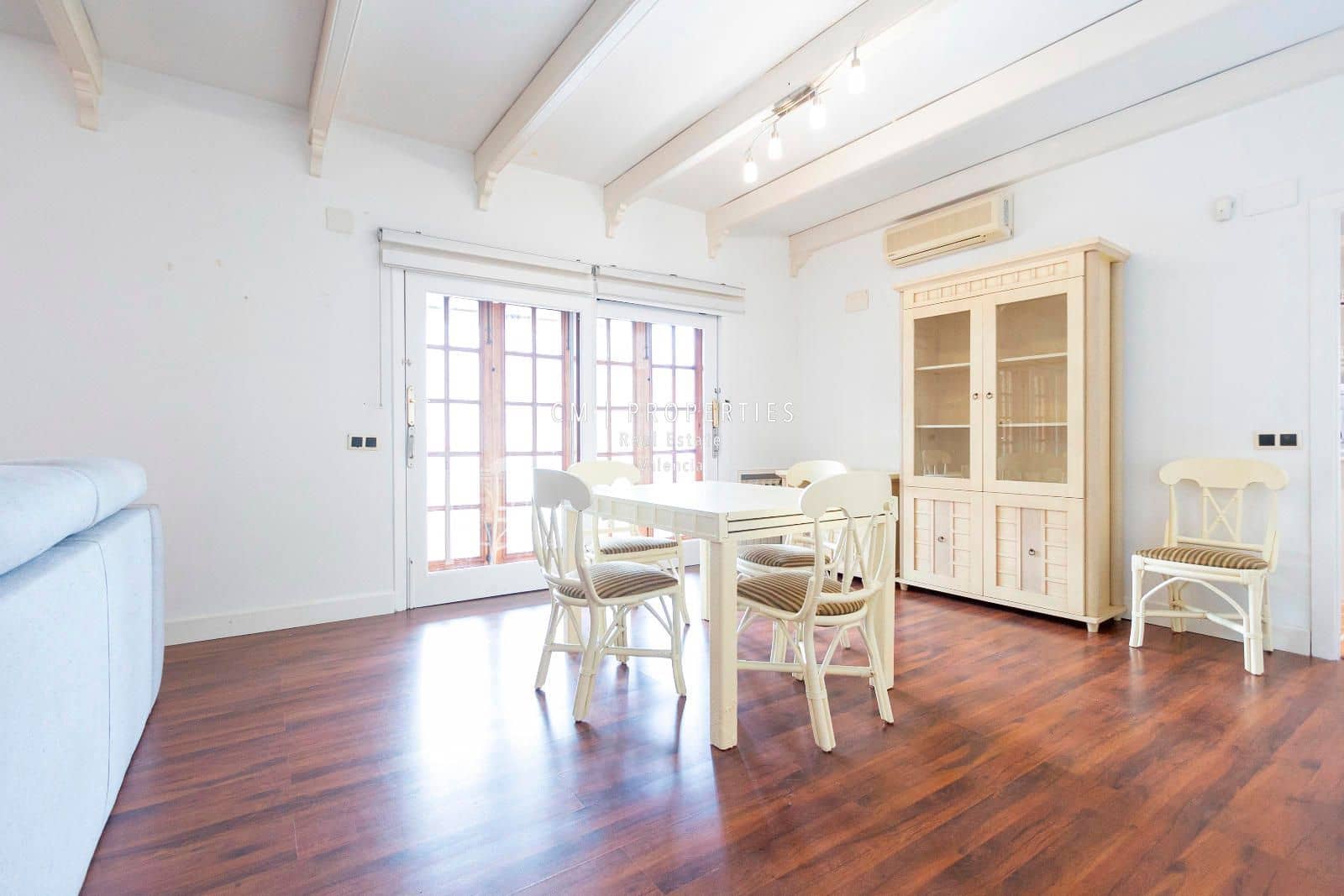 5 bedroom Villa for rent in Paterna with pool garage - € 4,000 (Ref: 8655919)