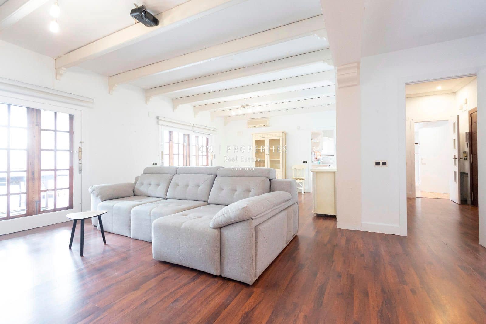 5 bedroom Villa for rent in Paterna with pool garage - € 4,000 (Ref: 8655919)