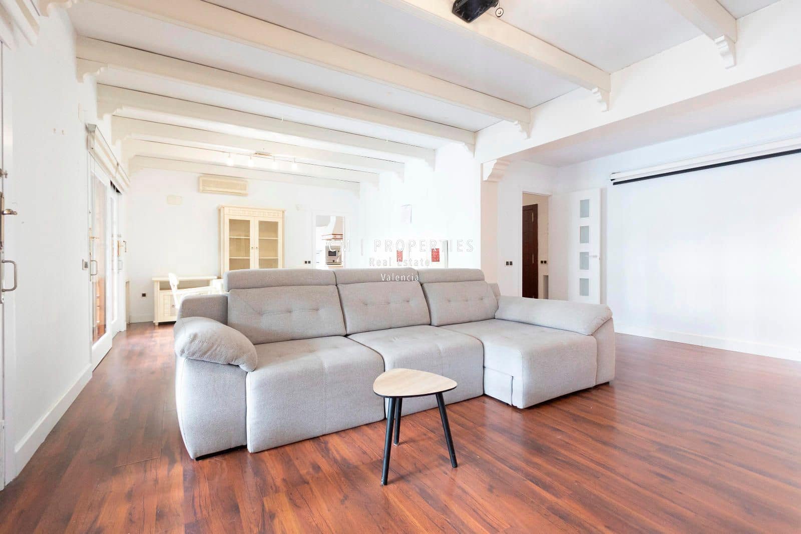 5 bedroom Villa for rent in Paterna with pool garage - € 4,000 (Ref: 8655919)