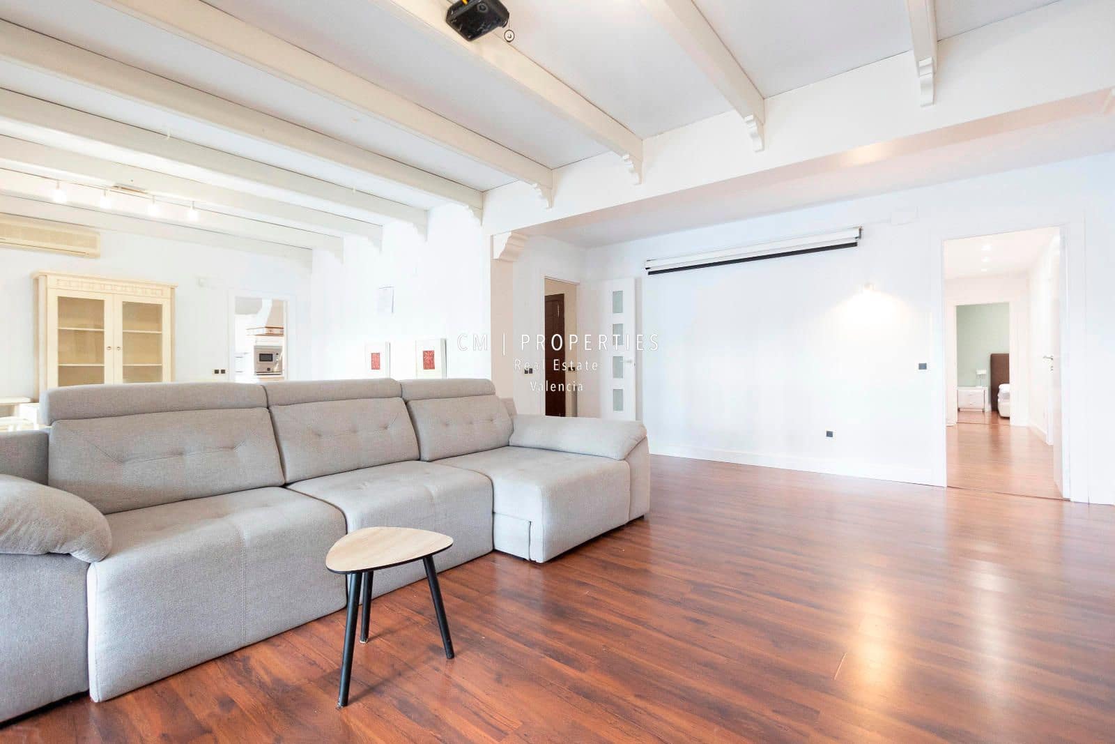 5 bedroom Villa for rent in Paterna with pool garage - € 4,000 (Ref: 8655919)