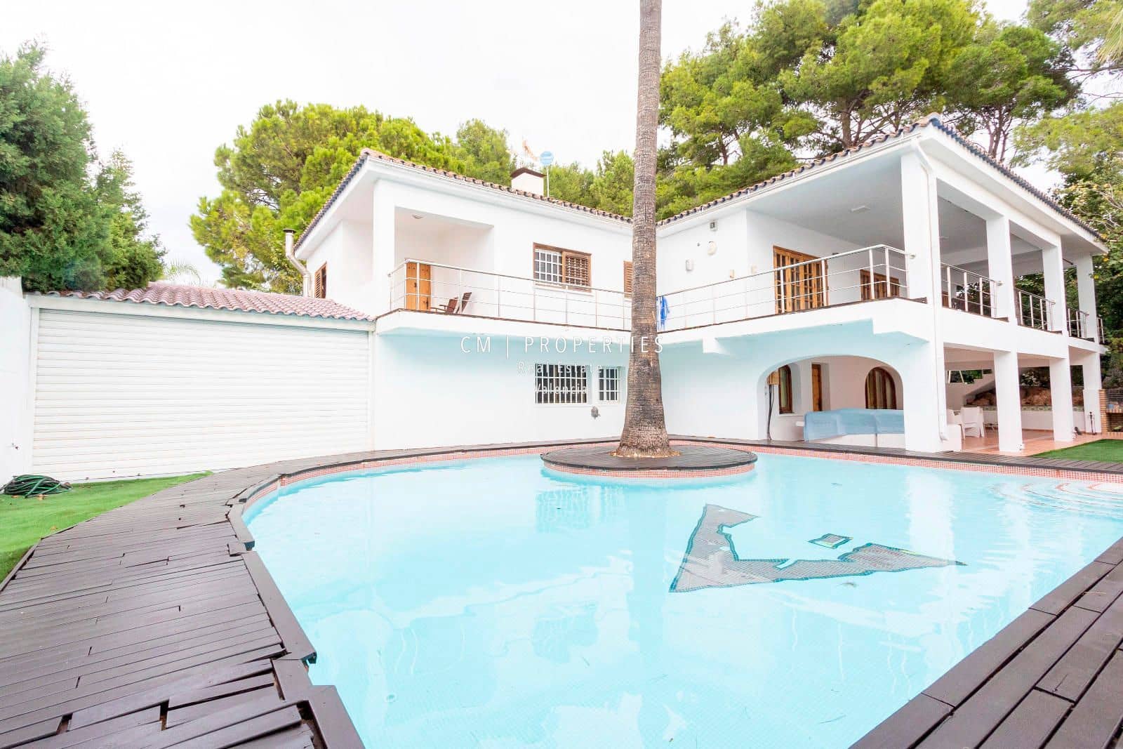 5 bedroom Villa for rent in Paterna with pool garage - € 4,000 (Ref: 8655919)