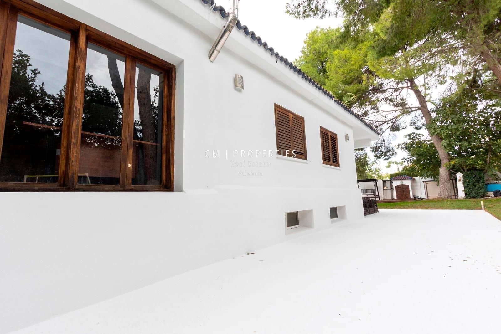 5 bedroom Villa for rent in Paterna with pool garage - € 4,000 (Ref: 8655919)