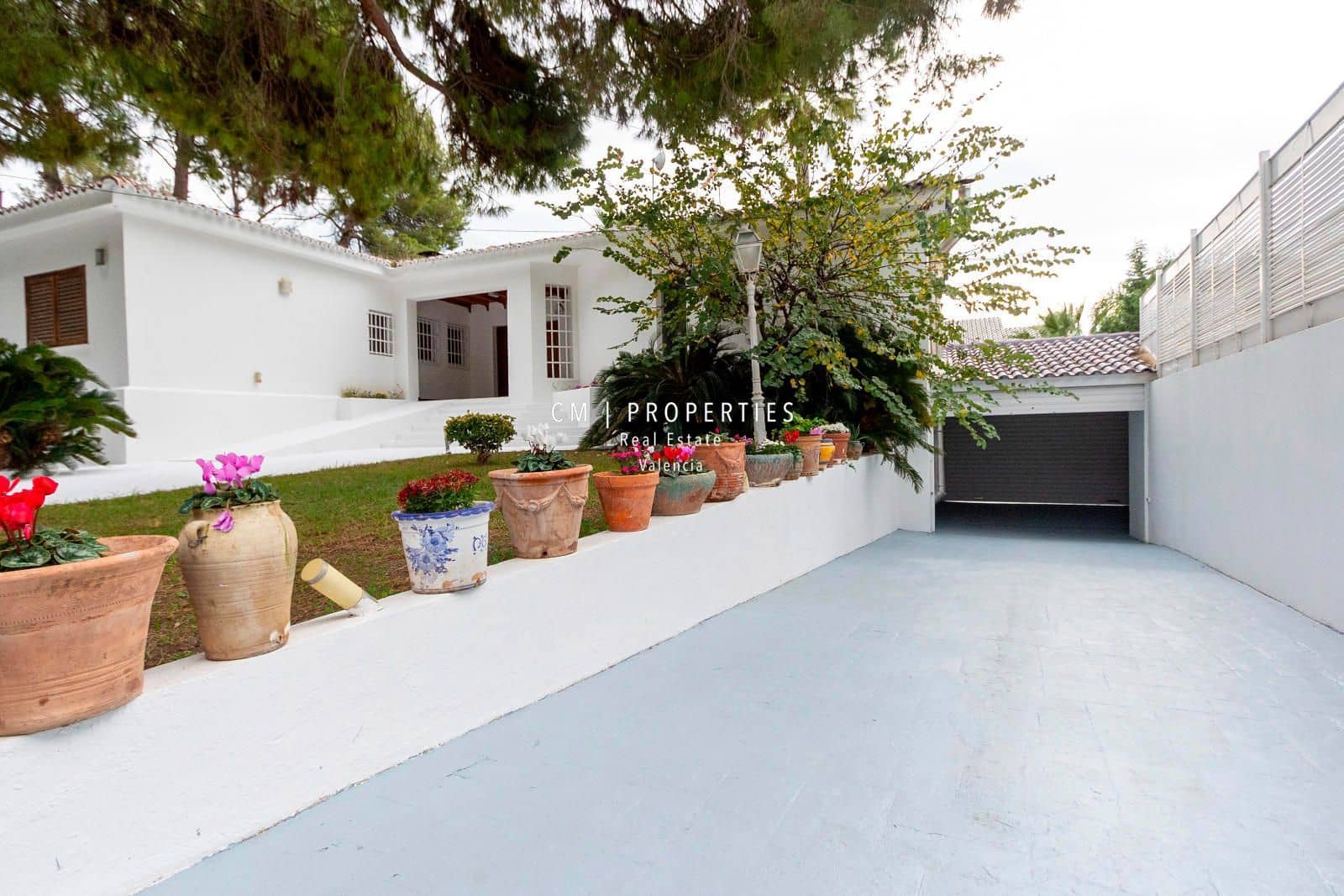 5 bedroom Villa for rent in Paterna with pool garage - € 4,000 (Ref: 8655919)