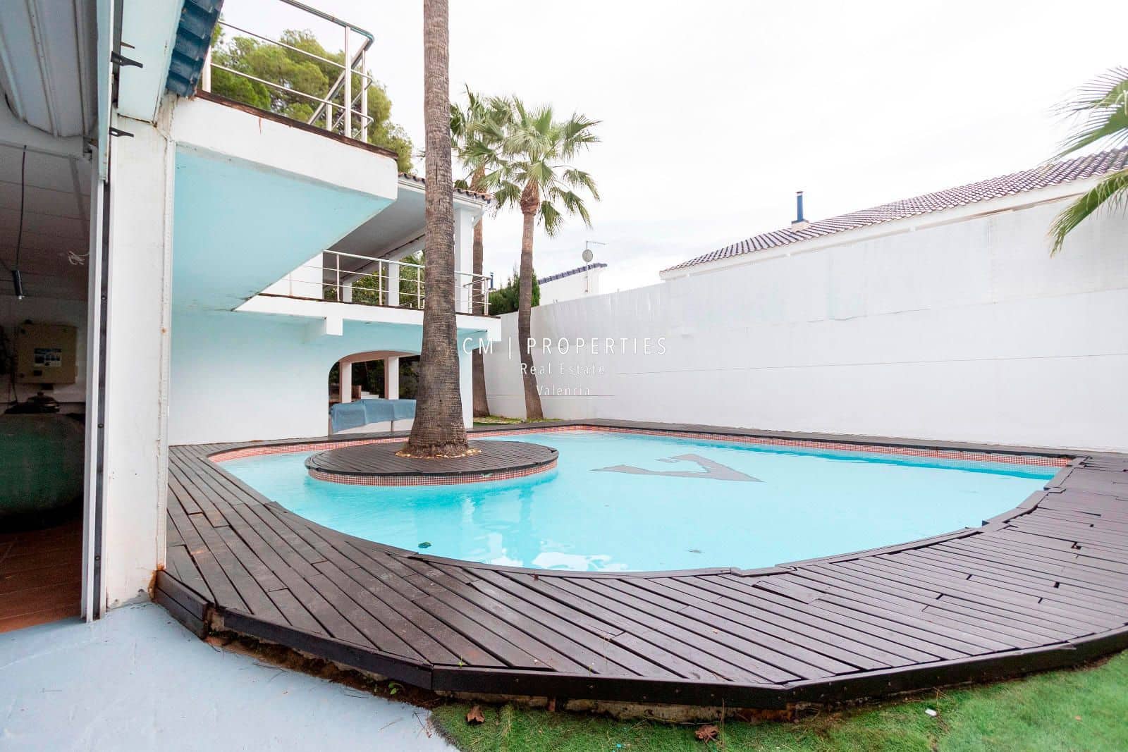 5 bedroom Villa for rent in Paterna with pool garage - € 4,000 (Ref: 8655919)