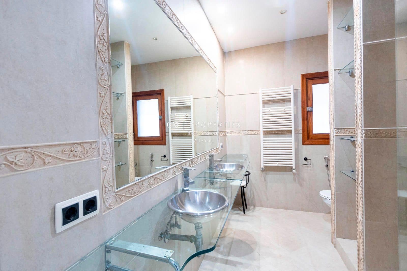 5 bedroom Villa for rent in Paterna with pool garage - € 4,000 (Ref: 8655919)