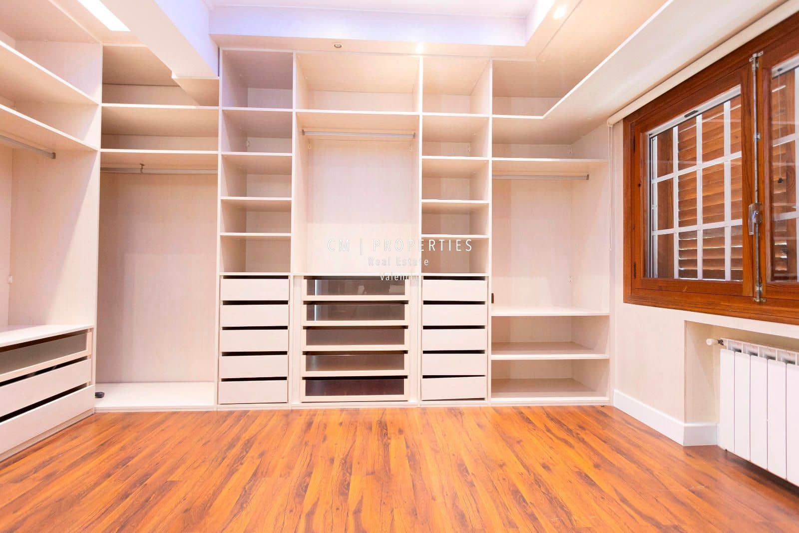 5 bedroom Villa for rent in Paterna with pool garage - € 4,000 (Ref: 8655919)