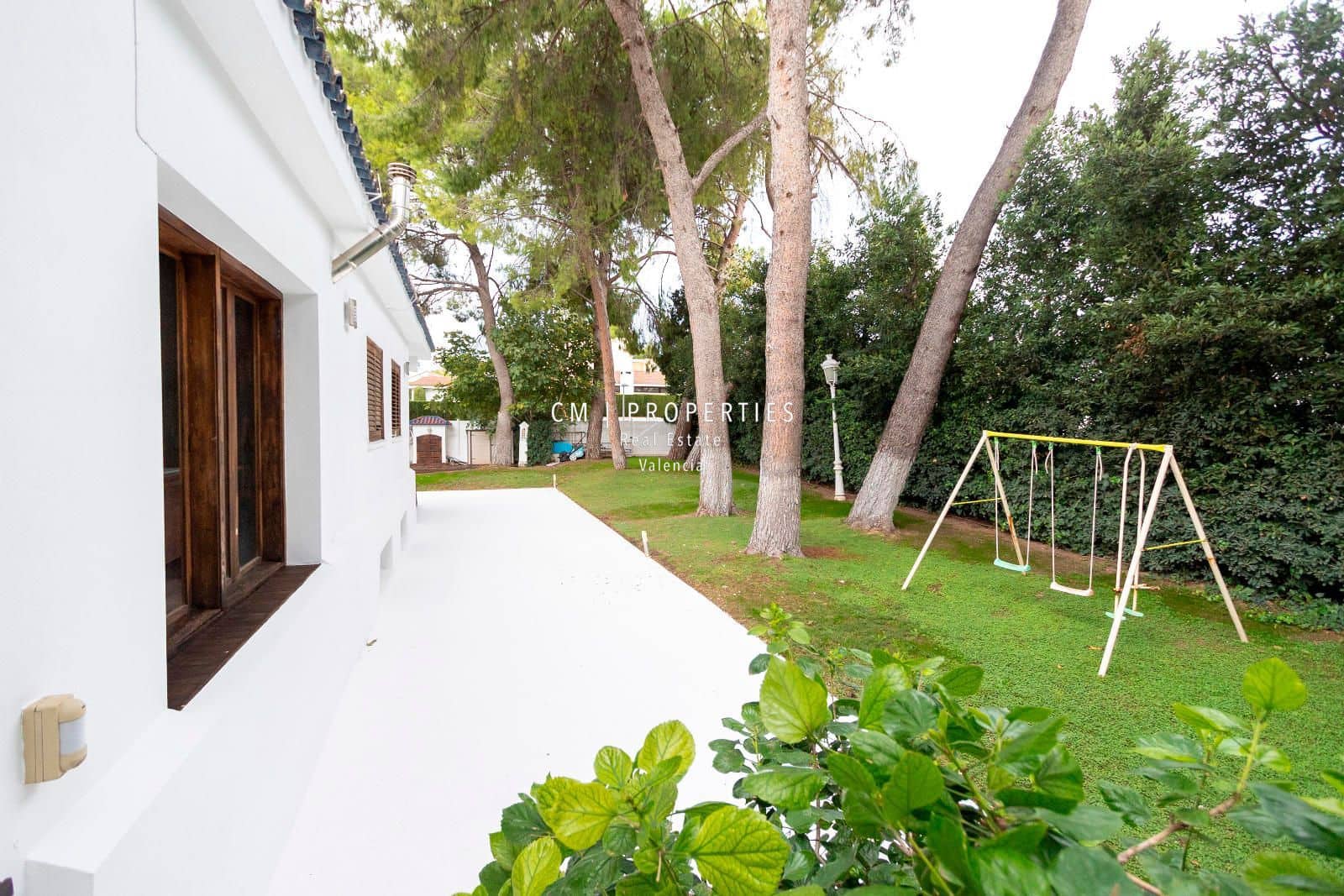 5 bedroom Villa for rent in Paterna with pool garage - € 4,000 (Ref: 8655919)