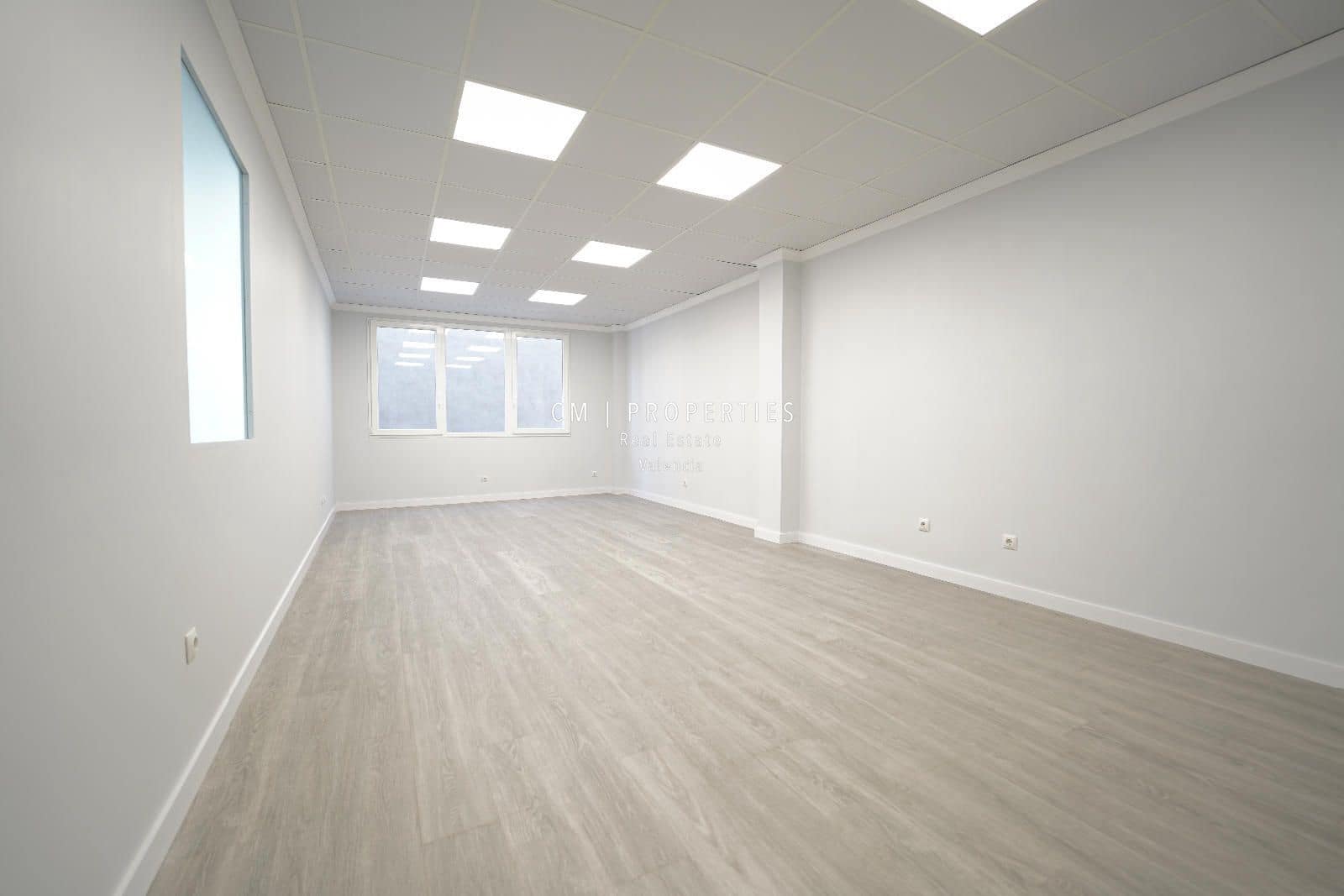 Office for rent in Valencia city - € 820 (Ref: 8728653)
