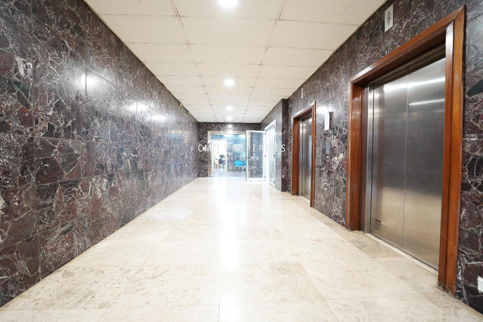 Office for rent in Valencia city - € 820 (Ref: 8728653)