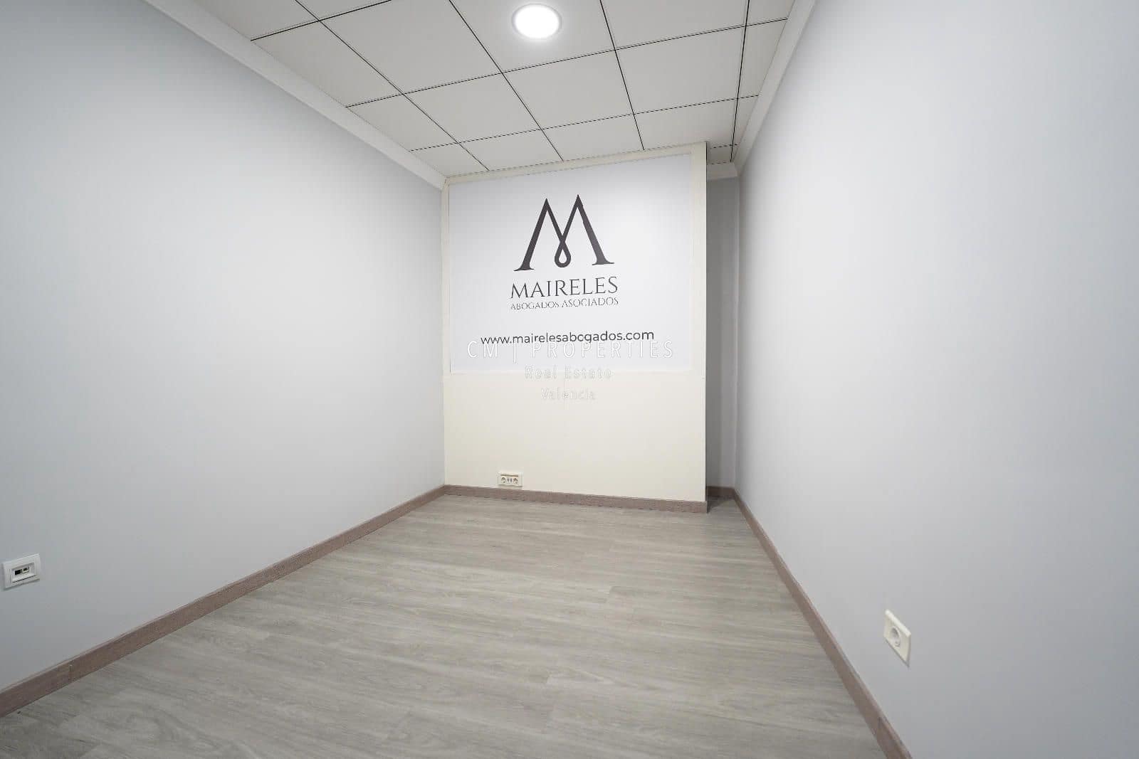 Office for rent in Valencia city - € 1,100 (Ref: 8728833)