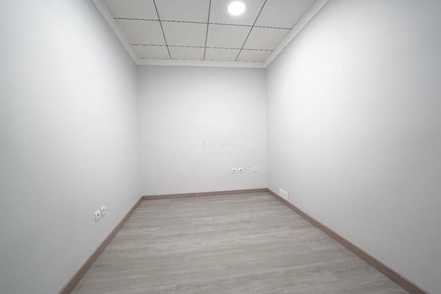 Kantoor te huur in Nou Moles, Valencia stad - € 1.100 (Ref: 8728833)