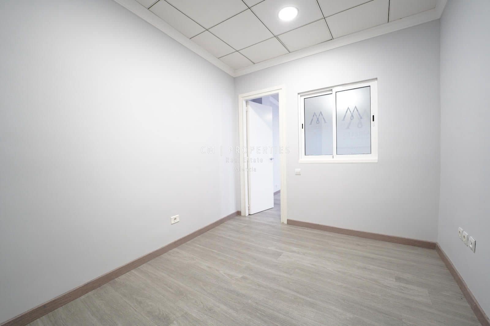 Office for rent in Valencia city - € 1,100 (Ref: 8728833)