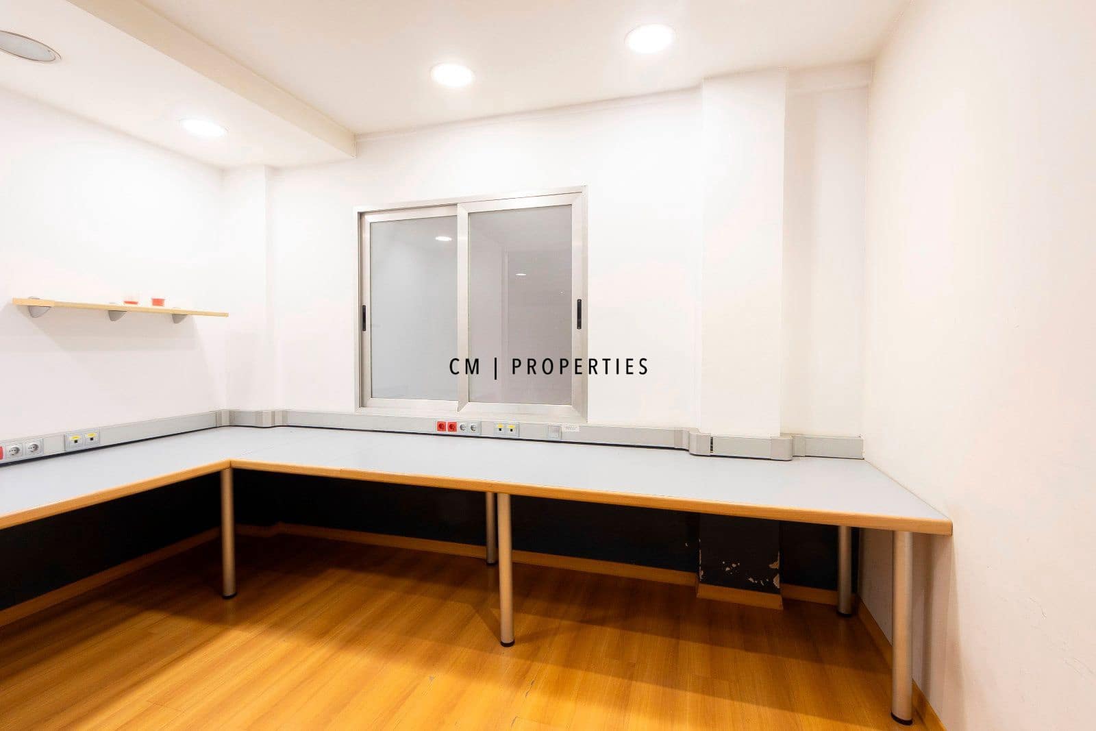 Kontor til leje i Valencia by - € 3.500 (Ref: 8774598)