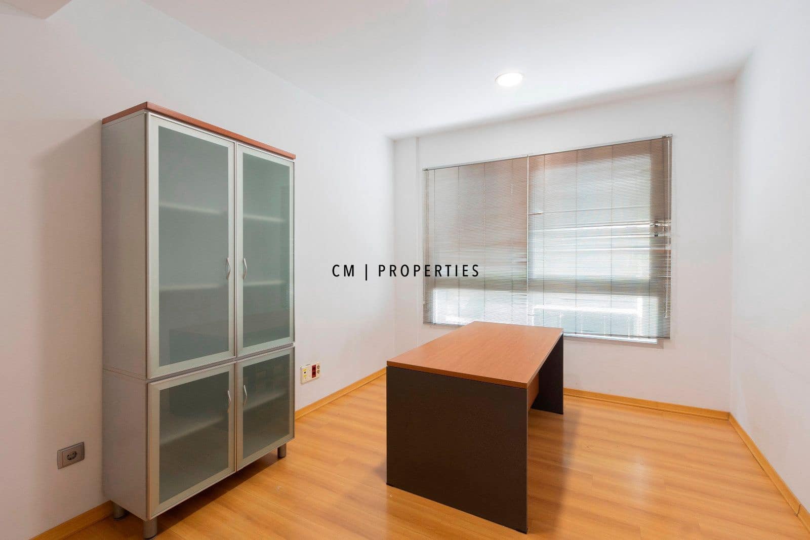 Kontor til leje i Valencia by - € 3.500 (Ref: 8774598)