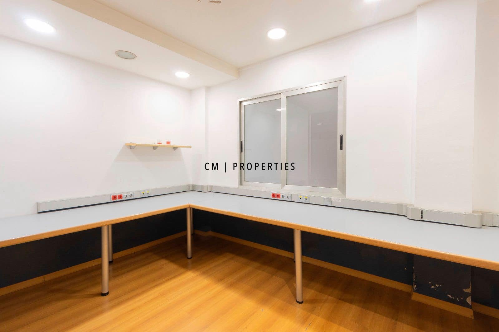 Kontor til leje i Valencia by - € 3.500 (Ref: 8774598)