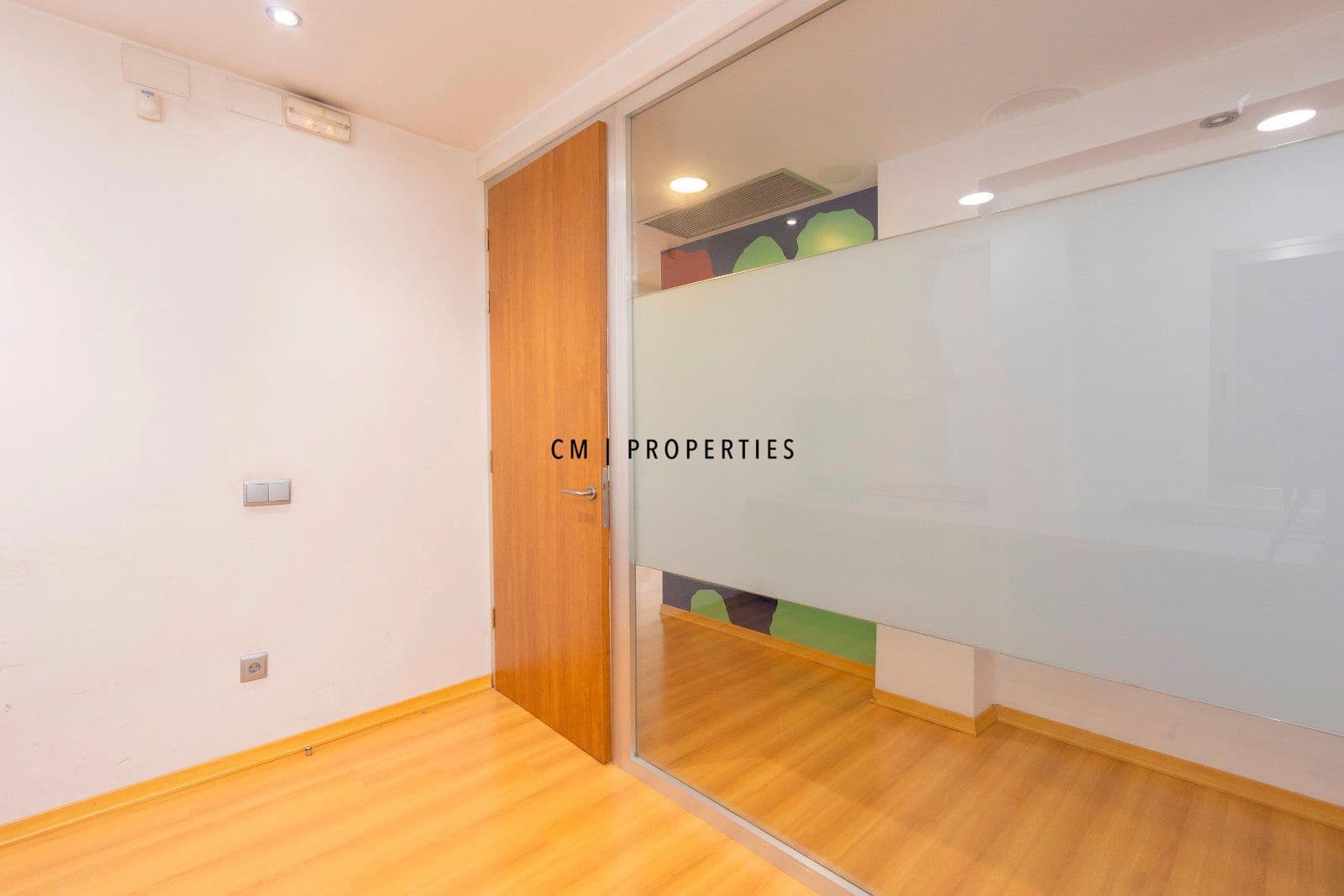 Kontor til leje i Valencia by - € 3.500 (Ref: 8774598)