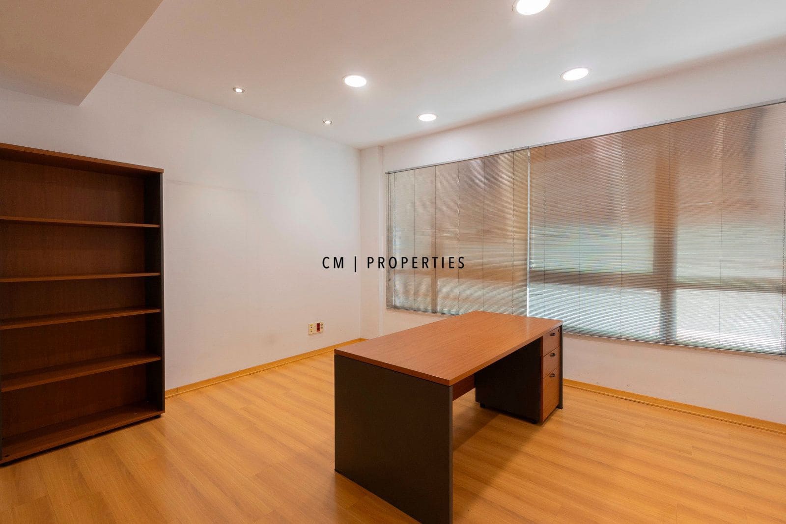 Kontor til leje i Valencia by - € 3.500 (Ref: 8774598)