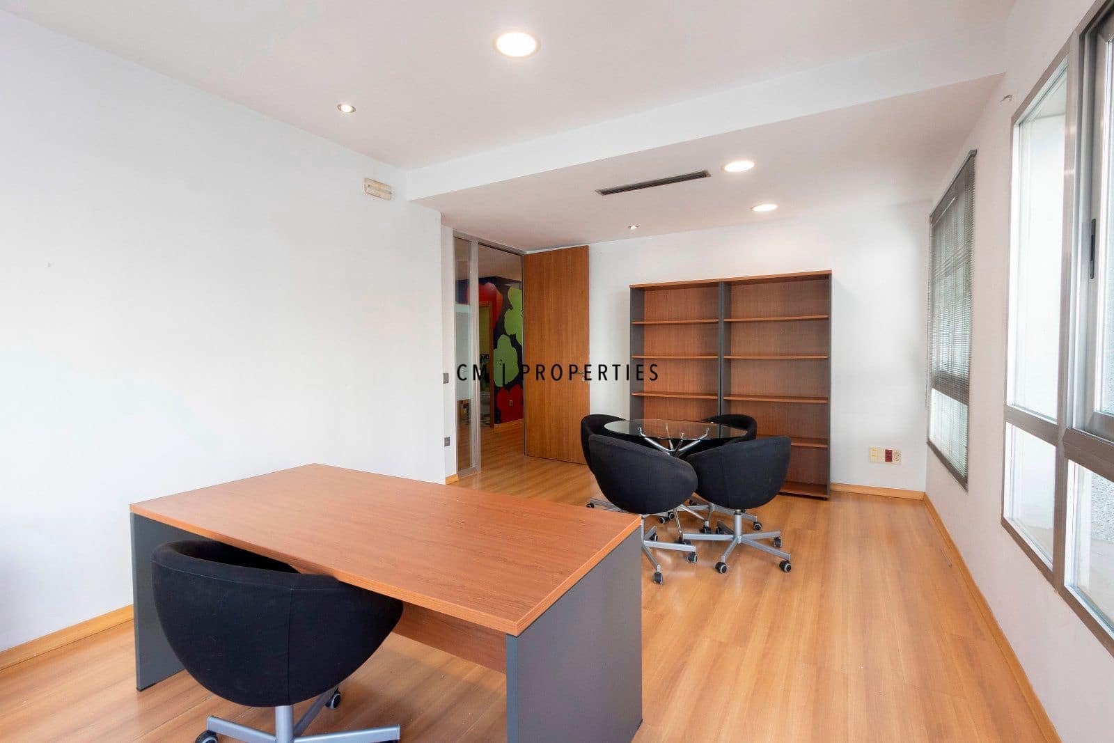 Kontor til leje i Valencia by - € 3.500 (Ref: 8774598)