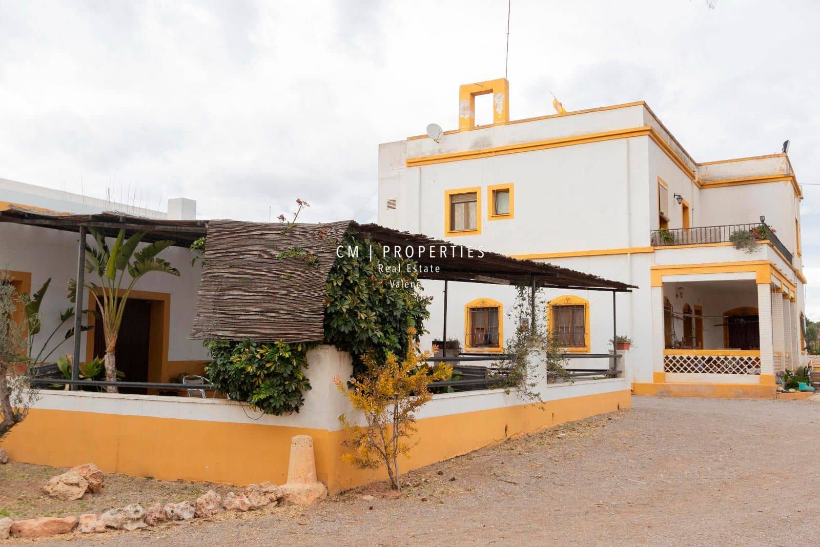 Chalet de 10 habitaciones en Riba-roja de Túria en venta - 647.000 € (Ref: 8780775)