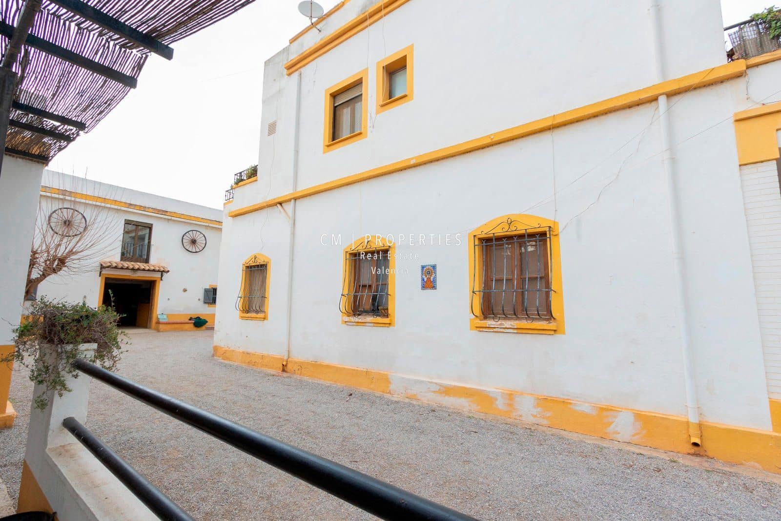 Chalet de 10 habitaciones en Riba-roja de Túria en venta - 647.000 € (Ref: 8780775)