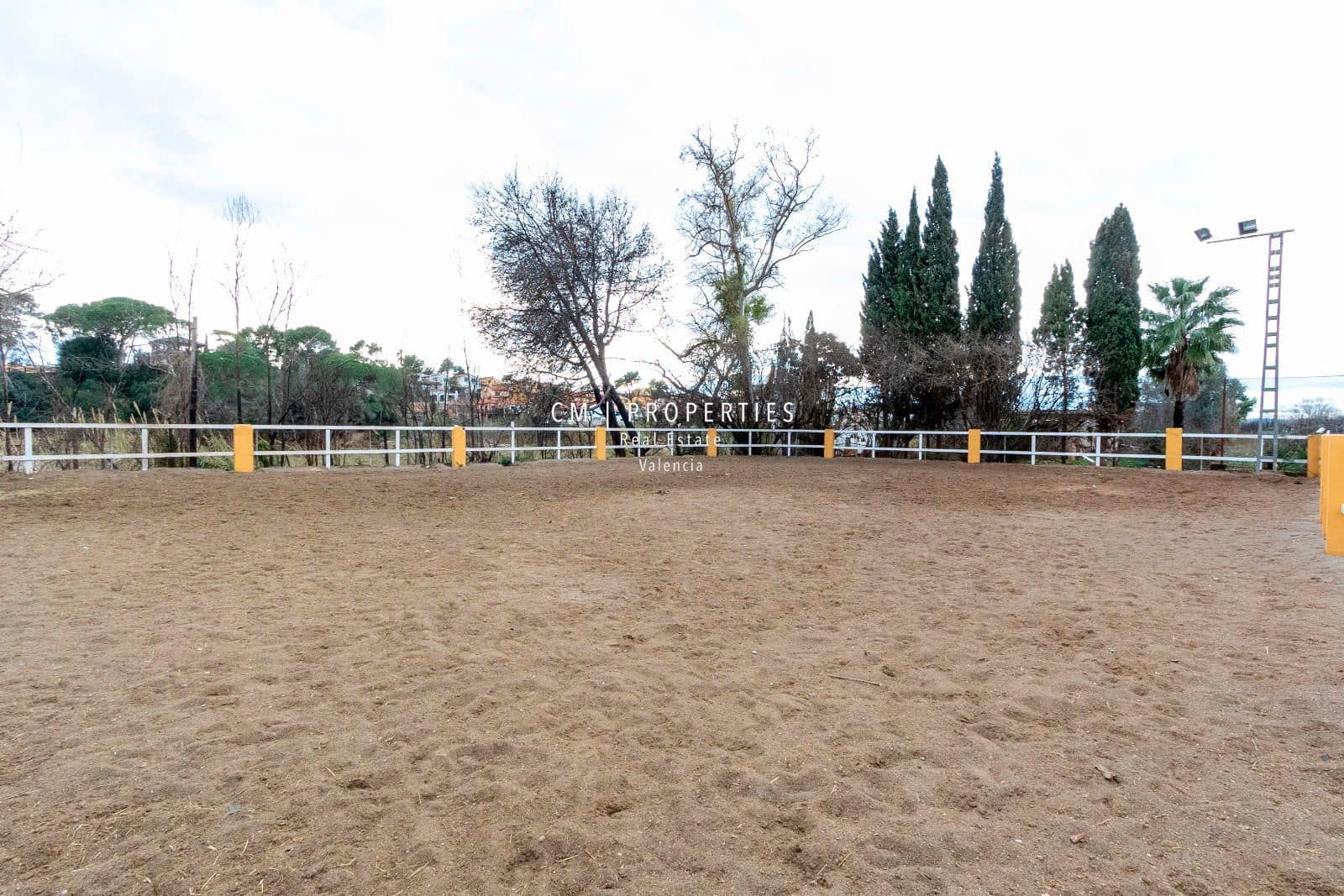 Chalet de 10 habitaciones en Riba-roja de Túria en venta - 647.000 € (Ref: 8780775)